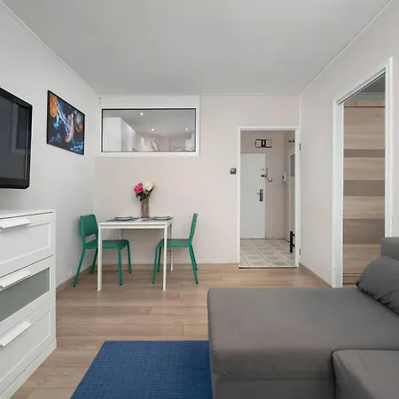 Functional With A View Of The In A Quiet Area Of By Renters Apartman Wrocław
