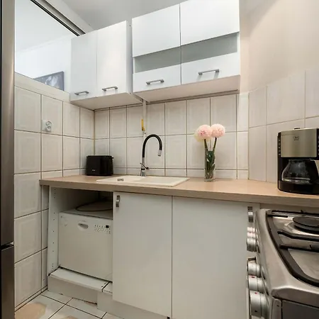Functional With A View Of The In A Quiet Area Of By Renters Apartman *