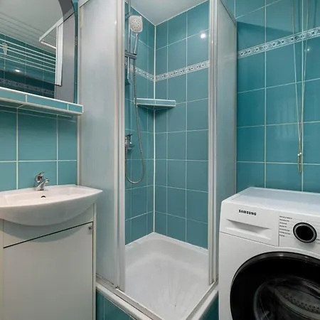 Functional With A View Of The In A Quiet Area Of By Renters Apartman